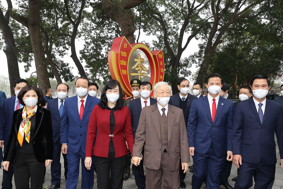 Tổng Bí thư Nguyễn Phú Trọng thăm Di tích lịch sử-văn hóa Đền Đô. (Ảnh: Trí Dũng/TTXVN)