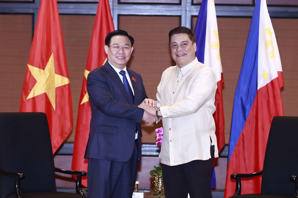 Chủ tịch Thượng viện Juan Miguel F. Zubiri và Chủ tịch Quốc hội Vương Đình Huệ tại hội đàm. (Ảnh: Doãn Tấn/TTXVN)