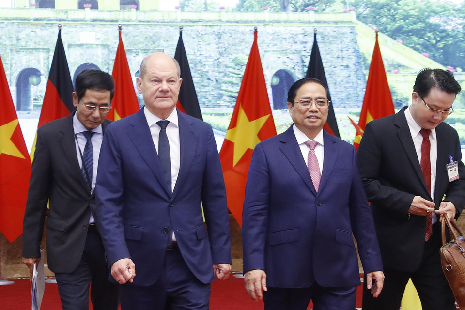 Thủ tướng Phạm Minh Chính và Thủ tướng CHLB Đức Olaf Scholz sau hội đàm. (Ảnh: Lâm Khánh/TTXVN)