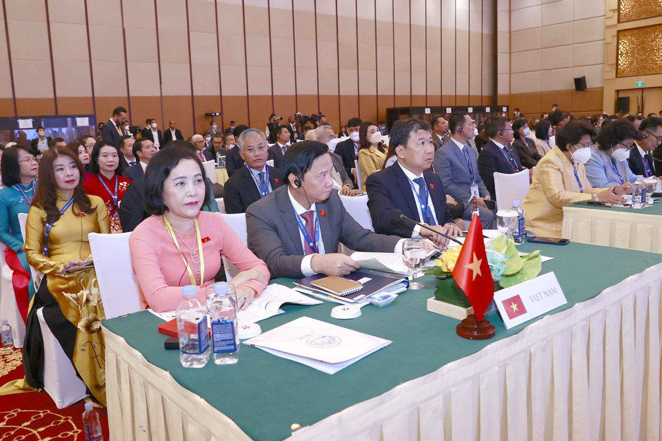 Phó Chủ tịch Quốc hội Nguyễn Khắc Định cùng Đoàn đại biểu Quốc hội Việt Nam dự phiên họp. (Ảnh: Doãn Tấn/TTXVN)