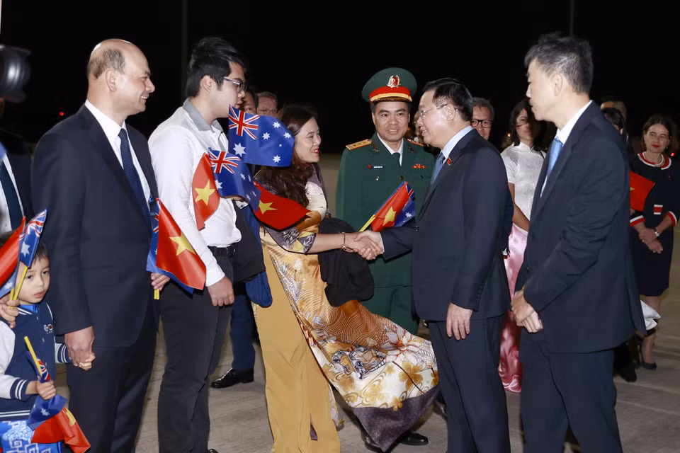 Lễ đón Chủ tịch Quốc hội Vương Đình Huệ tại sân bay quân sự Fairbairn, thủ đô Canberra. (Ảnh: Doãn Tấn/TTXVN)