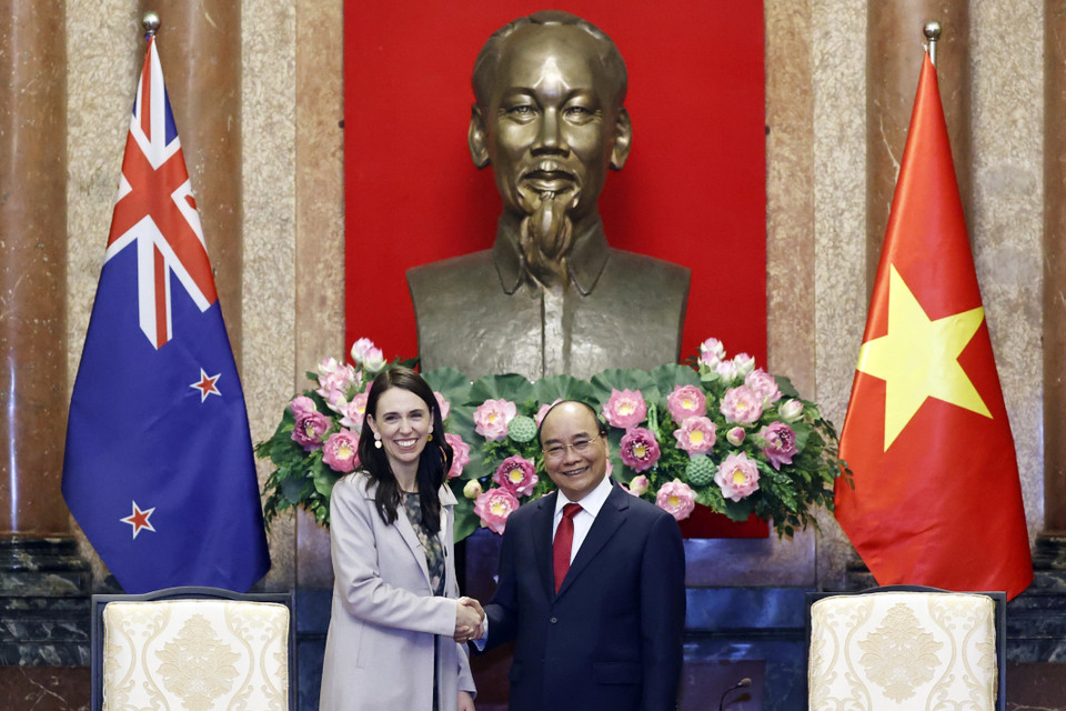 Chủ tịch nước Nguyễn Xuân Phúc tiếp Thủ tướng New Zealand Jacinda Ardern. (Ảnh: Thống Nhất/TTXVN)