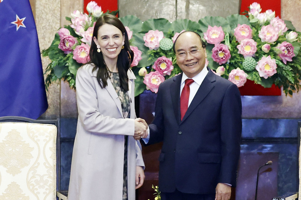 Chủ tịch nước Nguyễn Xuân Phúc tiếp Thủ tướng New Zealand Jacinda Ardern. (Ảnh: Thống Nhất/TTXVN)