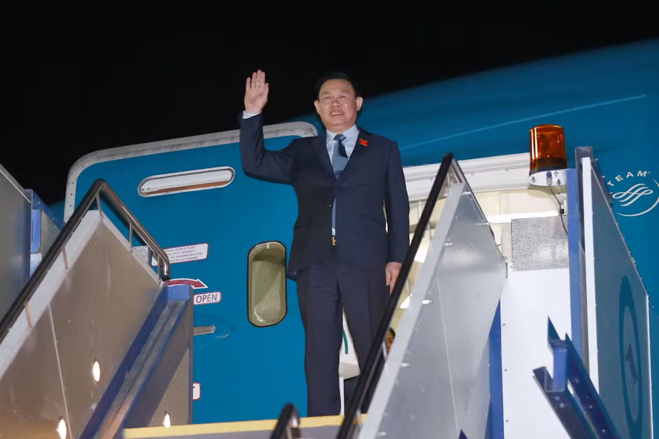 Chủ tịch Quốc hội Vương Đình Huệ đến sân bay quân sự Fairbairn, thủ đô Canberra. (Ảnh: Doãn Tấn/TTXVN)