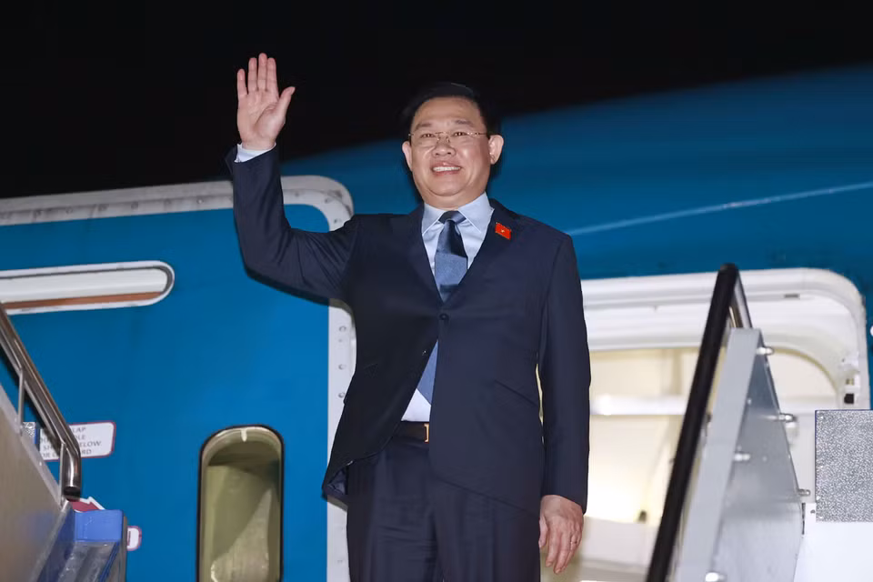 Chủ tịch Quốc hội Vương Đình Huệ đến sân bay quân sự Fairbairn, thủ đô Canberra. (Ảnh: Doãn Tấn/TTXVN)