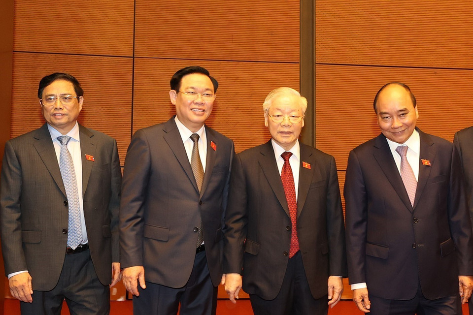 Tổng Bí thư Nguyễn Phú Trọng, Chủ tịch nước Nguyễn Xuân Phúc, Thủ tướng Chính phủ Phạm Minh Chính, Chủ tịch Quốc hội Vương Đình Huệ dự bế mạc Kỳ họp thứ tư, Quốc hội khóa XV. (Ảnh: Trí Dũng/TTXVN)