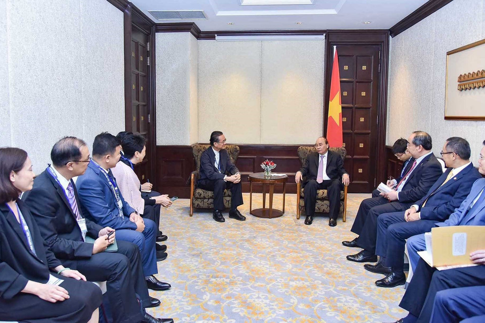 Chiều 17/11, tại thủ đô Bangkok (Thái Lan), Chủ tịch nước Nguyễn Xuân Phúc tiếp Nhà sáng lập kiêm Tổng giám đốc Tập đoàn Amata Vikrom Kromadit. (Ảnh: Thống Nhất/TTXVN)