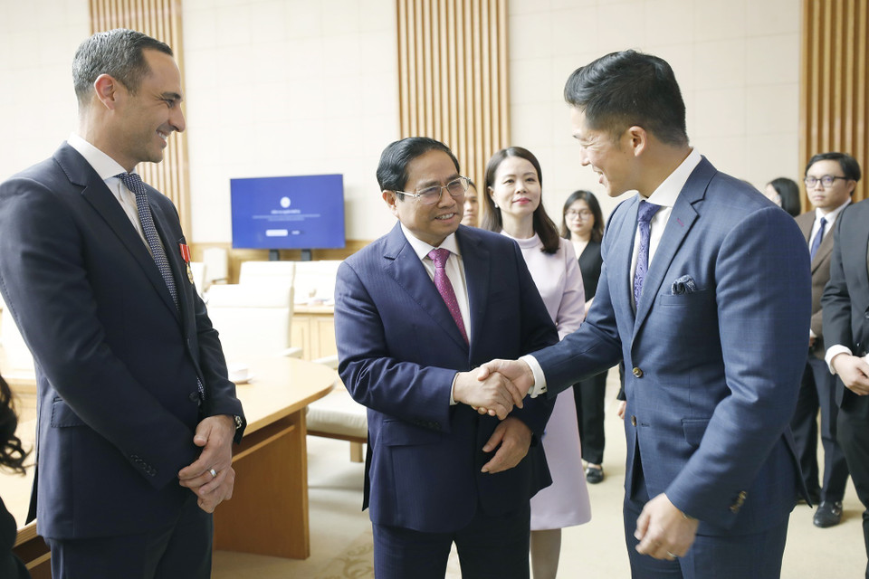 Thủ tướng Phạm Minh Chính và các tập thể, cá nhân có thành tích xuất sắc trong triển khai công tác ngoại giao vaccine. (Ảnh: Dương Giang/TTXVN)