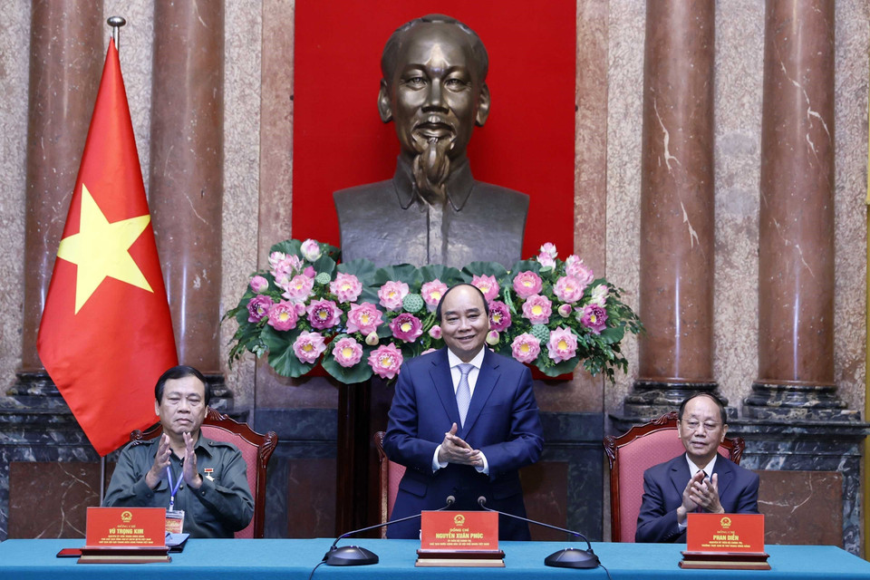 Chủ tịch nước Nguyễn Xuân Phúc tại buổi gặp mặt đoàn đại biểu Hội Cựu thanh niên xung phong. (Ảnh: Thống Nhất/TTXVN) 