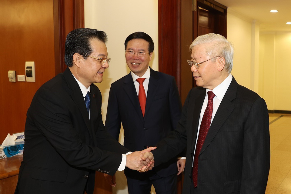 Tổng Bí thư Nguyễn Phú Trọng,Thường trực Ban Bí thư Võ Văn Thưởng và các đại biểu dự bế mạc hội nghị. (Ảnh: Trí Dũng/TTXVN)