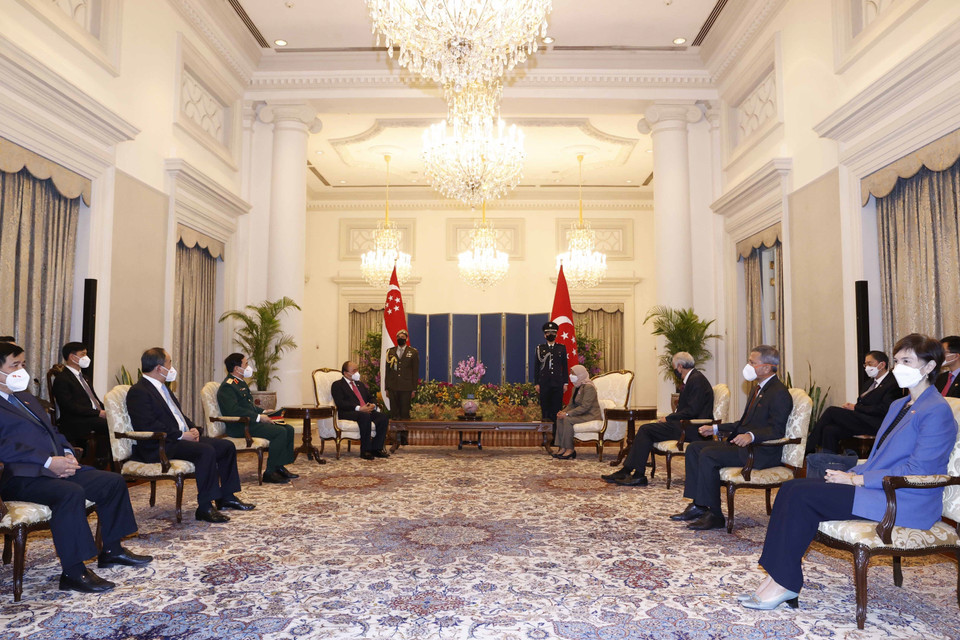 Chủ tịch nước Nguyễn Xuân Phúc hội đàm với Tổng thống Cộng hòa Singapore Halimah Yacob. (Ảnh: Thống Nhất/TTXVN)