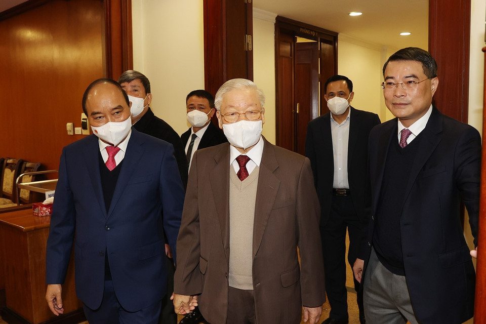 Tổng Bí thư Nguyễn Phú Trọng, Chủ tịch nước Nguyễn Xuân Phúc đến dự Hội nghị gặp mặt các nguyên lãnh đạo cấp cao của Đảng, Nhà nước nhân kỷ niệm 92 năm Ngày thành lập Đảng Cộng sản Việt Nam. (Ảnh: Trí Dũng/TTXVN)