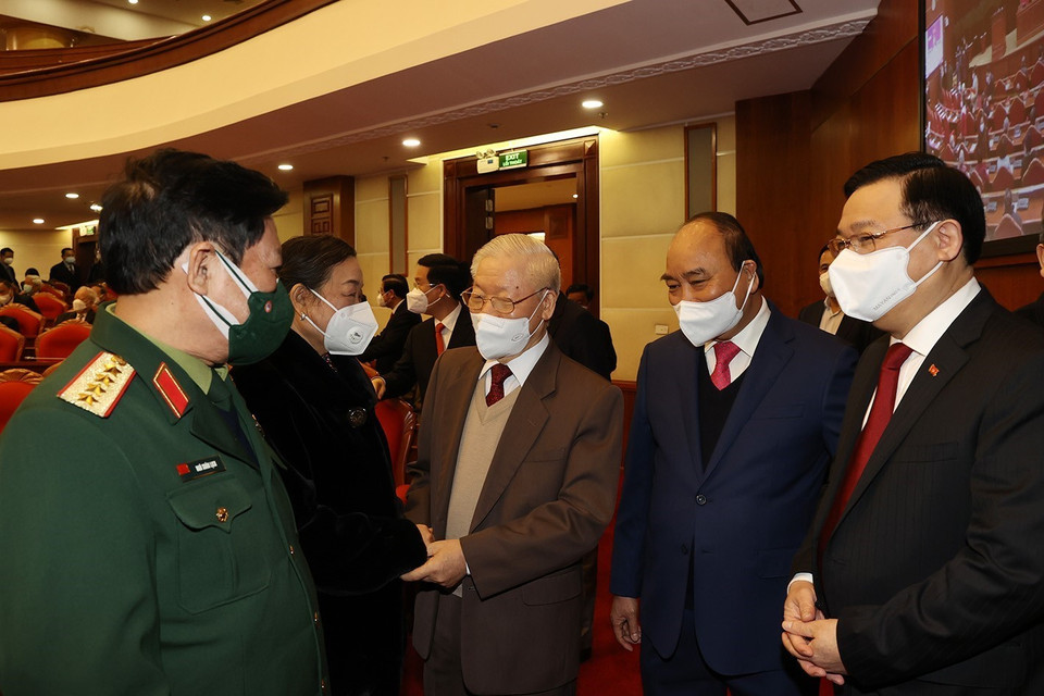 Tổng Bí thư Nguyễn Phú Trọng, Chủ tịch nước Nguyễn Xuân Phúc, với các nguyên lãnh đạo cấp cao của Đảng, Nhà nước. (Ảnh: Trí Dũng/TTXVN)