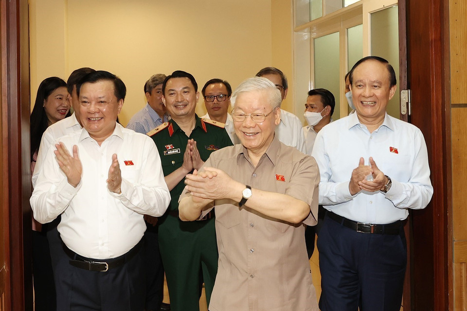 Tổng Bí thư Nguyễn Phú Trọng tiếp xúc cử tri tại quận Ba Đình. (Ảnh: Trí Dũng/TTXVN)