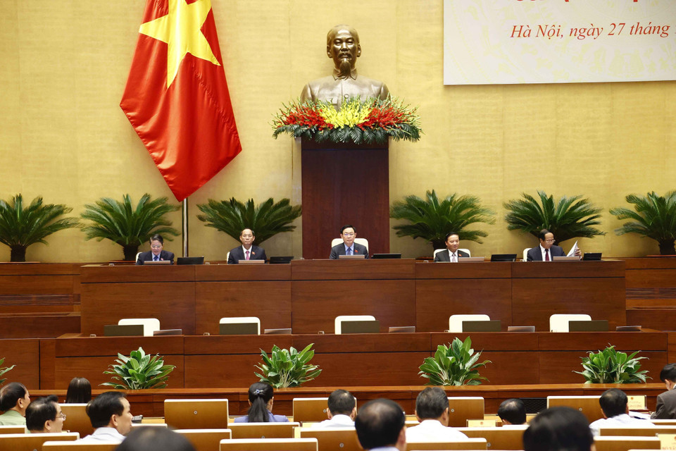 Chủ tịch Quốc hội Vương Đình Huệ, các Phó Chủ tịch Quốc hội, Phó Thủ tướng Lê Văn Thành dự và điều hành hội nghị. (Ảnh: Doãn Tấn/TTXVN)