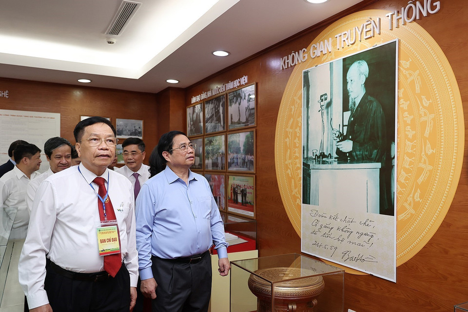 Sáng 17/8, tại Hà Nội, Thủ tướng Phạm Minh Chính dự Chương trình hành trình khởi nghiệp đổi mới sáng tạo, Ngày hội việc làm VNUA-2022; thăm và làm việc với Học viện Nông nghiệp Việt Nam. (Ảnh: Dương Giang/TTXVN)