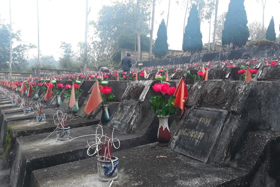 Nghĩa trang Liệt sỹ Quốc gia Vị Xuyên (Hà Giang), có 1.782 anh hùng liệt sỹ và một mộ tập thể, trong đó có hơn 1.500 liệt sỹ đã anh dũng chiến đấu, hy sinh trong cuộc chiến bảo vệ biên giới phía Bắc của Tổ quốc. (Ảnh: Nguyễn Chiến/TTXVN)