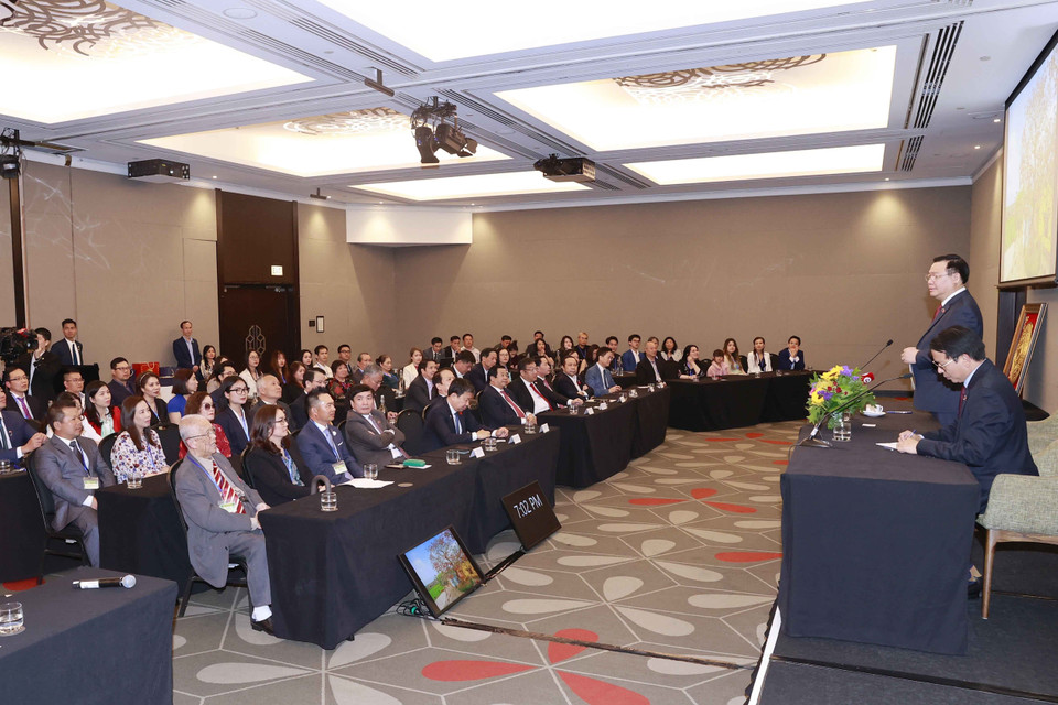 Quang cảnh buổi Chủ tịch Quốc hội Vương Đình Huệ gặp gỡ cán bộ, nhân viên Đại sứ quán và cộng đồng người Việt Nam tại New Zealand. (Ảnh: Doãn Tấn/TTXVN)