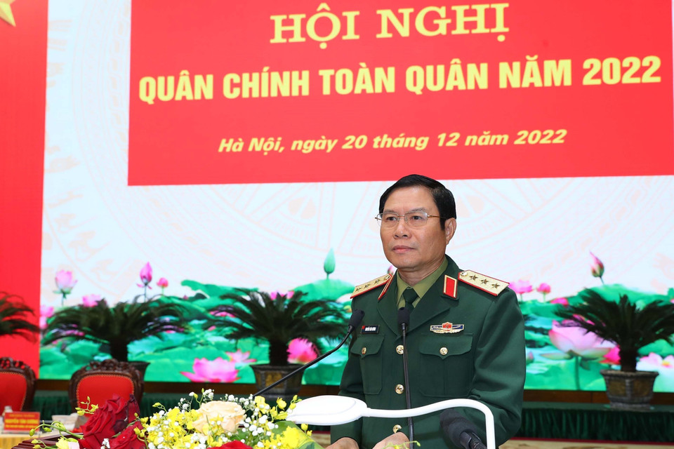 Thượng tướng Nguyễn Tân Cương, Tổng Tham mưu trưởng Quân đội Nhân dân Việt Nam, Thứ trưởng Bộ Quốc phòng đọc báo cáo tại hội nghị. (Ảnh: Trọng Đức/TTXVN)