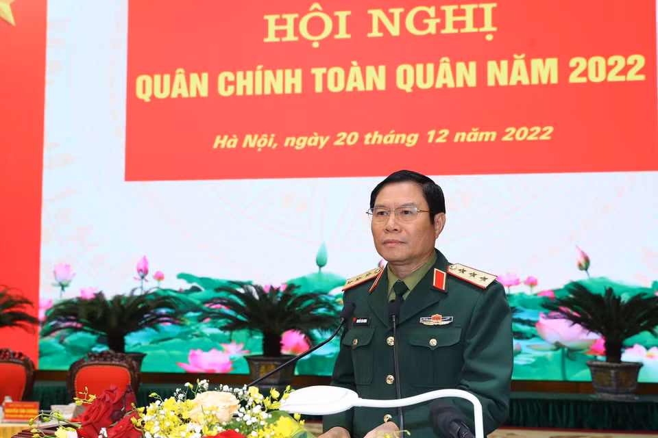 Thượng tướng Nguyễn Tân Cương, Tổng Tham mưu trưởng Quân đội Nhân dân Việt Nam, Thứ trưởng Bộ Quốc phòng đọc báo cáo tại hội nghị. (Ảnh: Trọng Đức/TTXVN)