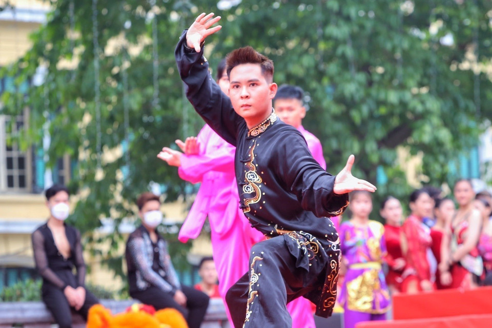 Tiết mục võ thuật do các vận động viên Hà Nội biểu diễn. (Ảnh: Tuấn Đức/TTXVN)