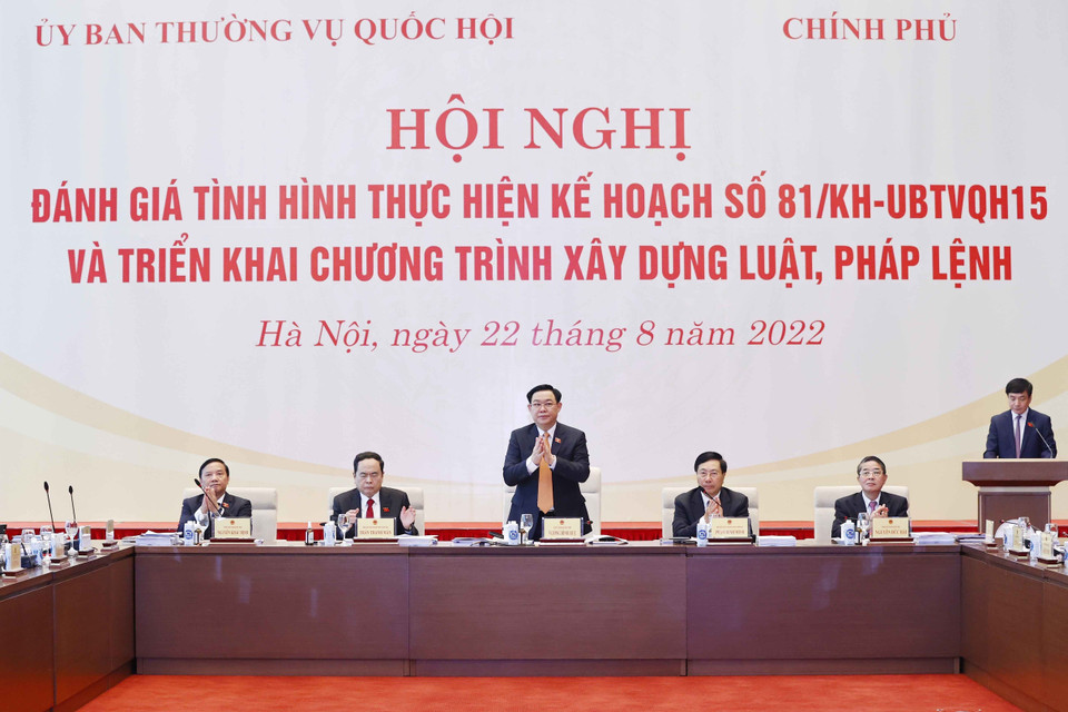 Chủ tịch Quốc hội Vương Đình Huệ dự hội nghị đánh giá tình hình thực hiện Kế hoạch số 81/KH-UBTVQH15 và triển khai Chương trình xây dựng luật, pháp lệnh. (Ảnh: Doãn Tấn/TTXVN)