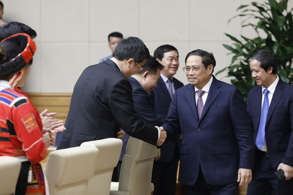 Chiều 19/11, tại Hà Nội, Thủ tướng Phạm Minh Chính gặp mặt đại diện các nhà giáo tiêu biểu, nhân kỷ niệm 40 năm Ngày Nhà giáo Việt Nam 20/11. (Ảnh: Dương Giang/TTXVN)