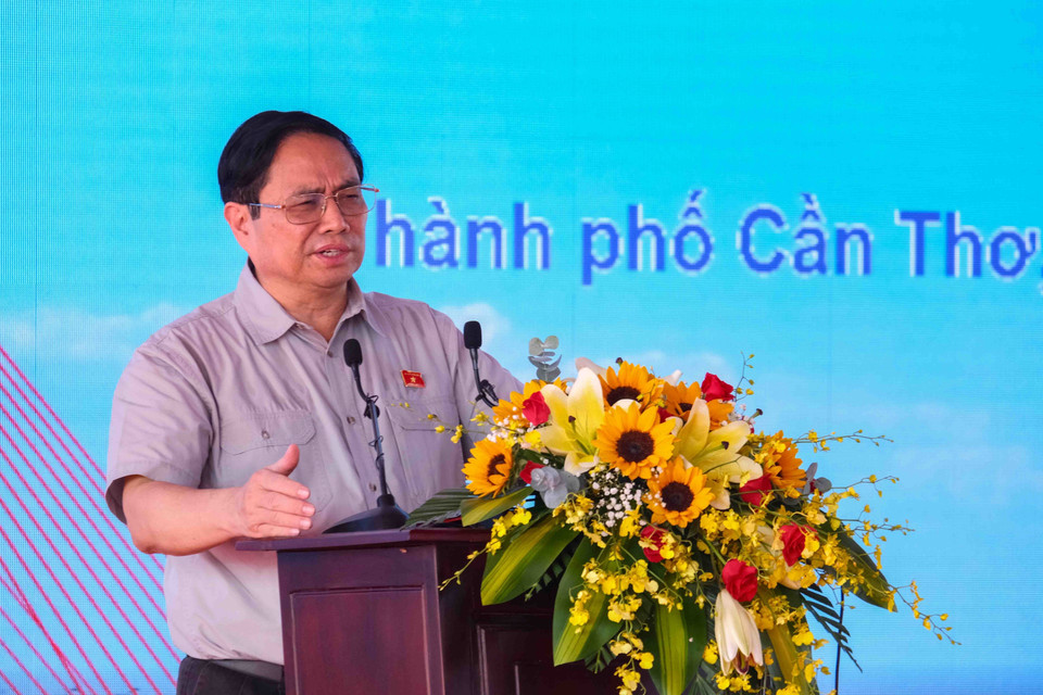 Thủ tướng Phạm Minh Chính phát biểu chỉ đạo tại lễ khởi công. (Ảnh: Thanh Liêm/TTXVN)