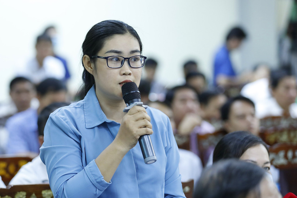 Bà Nguyễn Thị Phượng, cử tri quận Ninh Kiều phát biểu. (Ảnh: Dương Giang/TTXVN)