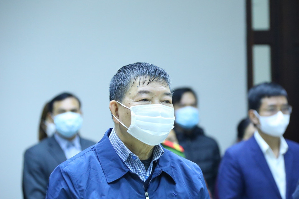 Bị cáo Nguyễn Quốc Anh, cựu Giám đốc Bệnh viện Bạch Mai tại phiên tòa. (Ảnh: Văn Điệp/TTXVN)