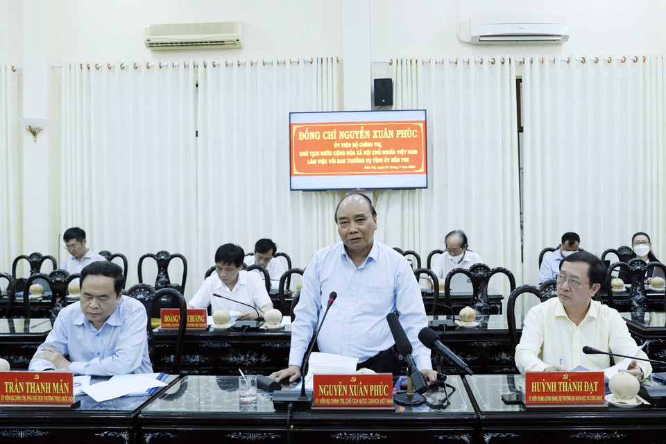 Chủ tịch nước Nguyễn Xuân Phúc phát biểu chỉ đạo tại buổi làm việc. (Ảnh: Thống Nhất/TTXVN)