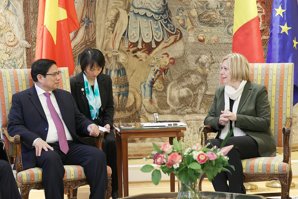 Sáng 15/12, tại Brussels, Thủ tướng Phạm Minh Chính hội kiến Chủ tịch Hạ viện Bỉ Eliane Tillieux. (Ảnh: Dương Giang/TTXVN)