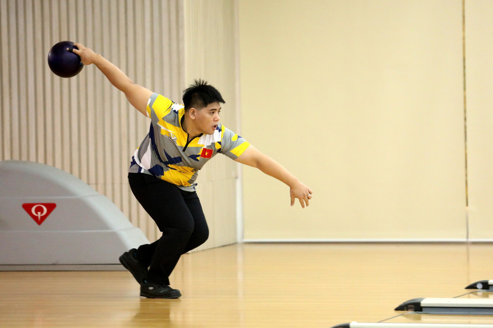 Vận động viên nước chủ nhà Lê Lâm Tùng thi đấu ở nội dung đơn nam. (Ảnh: Trung Kiên/TTXVN)