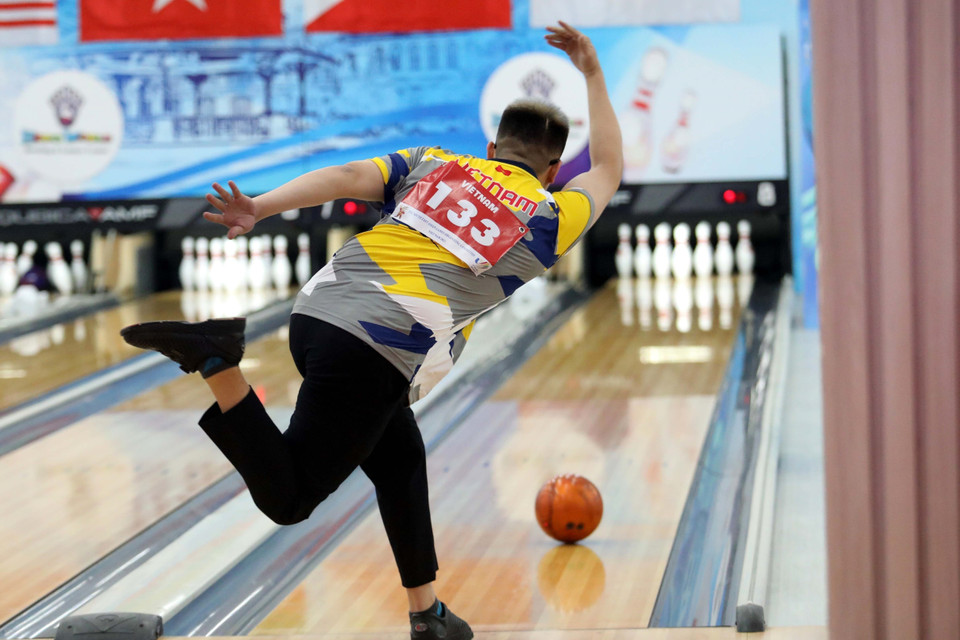 Vận động viên nước chủ nhà Lê Minh Đức thi đấu ở nội dung đơn nam. (Ảnh: Trung Kiên/TTXVN)