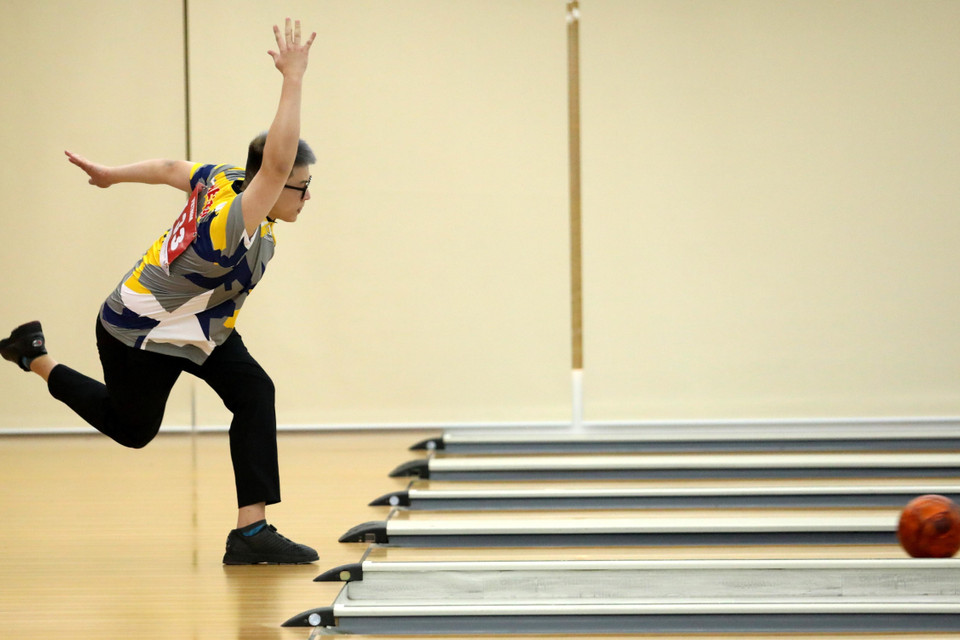 Vận động viên nước chủ nhà Lê Minh Đức thi đấu ở nội dung đơn nam. (Ảnh: Trung Kiên/TTXVN)