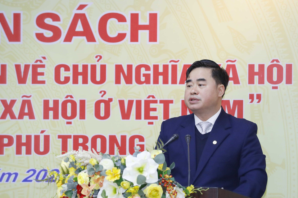 Ông Phạm Minh Tuấn, Giám đốc, Tổng Biên tập Nhà xuất bản Chính trị quốc gia Sự thật, phát biểu tại buổi lễ. (Ảnh: Phương Hoa/TTXVN)