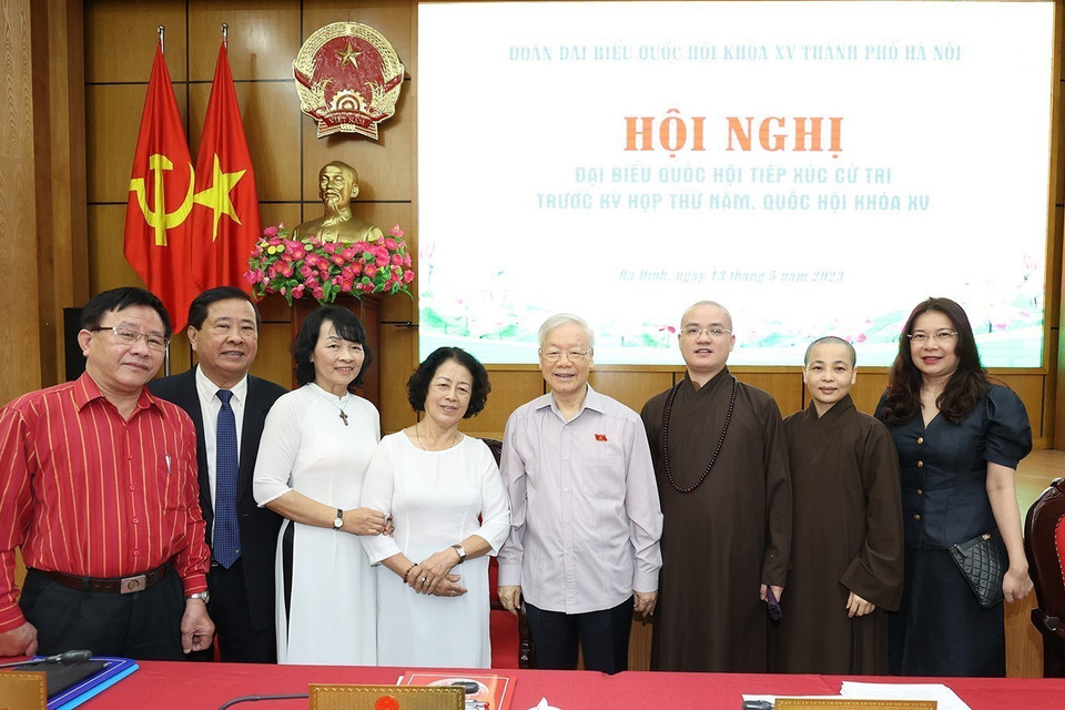 Tổng Bí thư Nguyễn Phú Trọng với cử tri tại quận Ba Đình. (Ảnh: Trí Dũng/TTXVN)