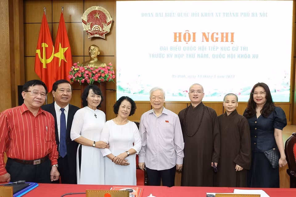 Tổng Bí thư Nguyễn Phú Trọng với cử tri tại quận Ba Đình. (Ảnh: Trí Dũng/TTXVN)