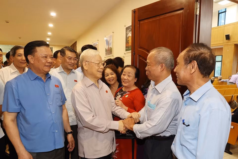 Hình ảnh Tổng Bí thư Nguyễn Phú Trọng với cử tri tại quận Ba Đình. (Ảnh: Trí Dũng/TTXVN)