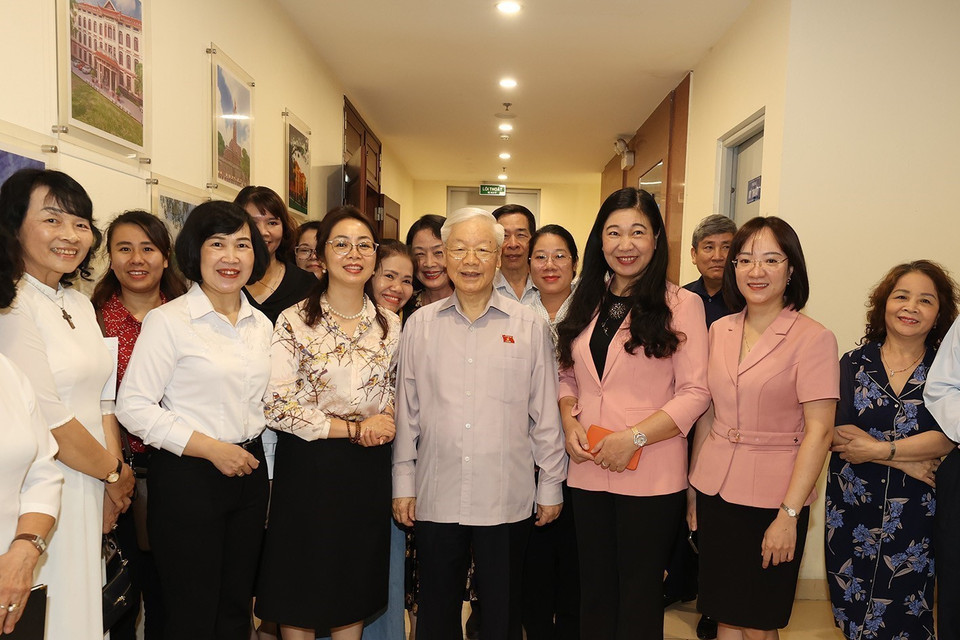 Tổng Bí thư Nguyễn Phú Trọng với cử tri tại quận Ba Đình. (Ảnh: Trí Dũng/TTXVN)