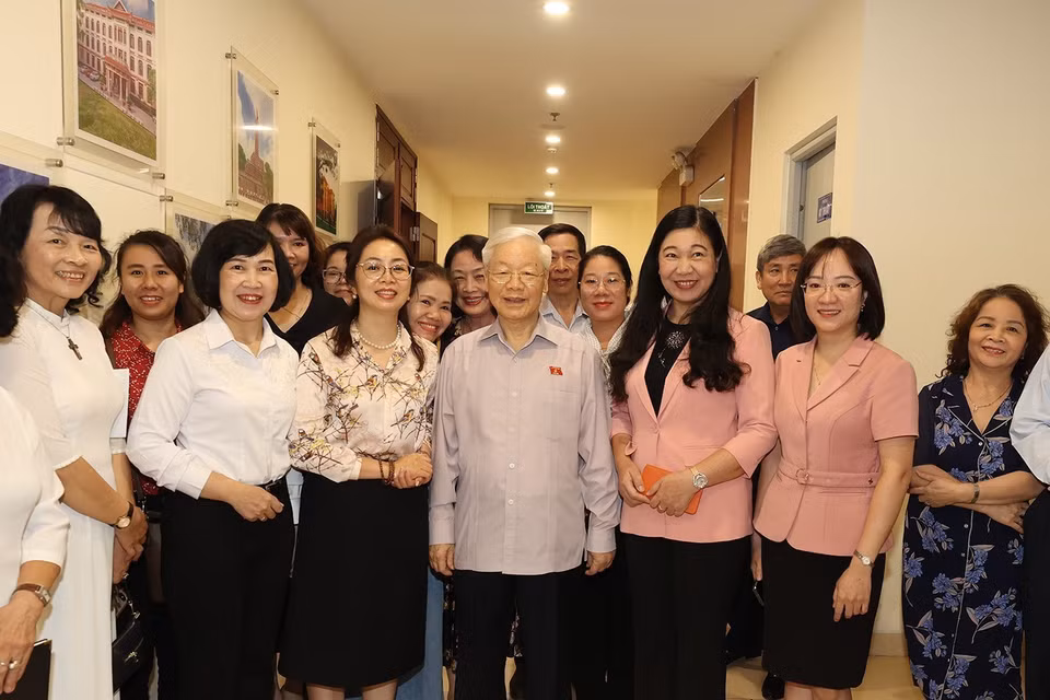 Tổng Bí thư Nguyễn Phú Trọng với cử tri tại quận Ba Đình. (Ảnh: Trí Dũng/TTXVN)