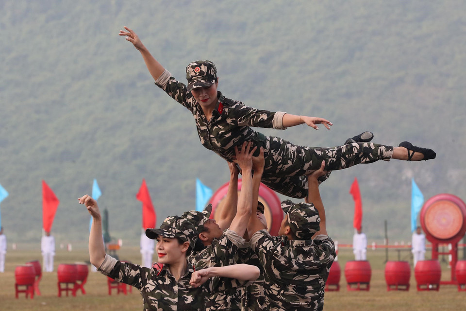 Chương trình nghệ thuật chào mừng khai mạc giải. (Ảnh: Trọng Đức/TTXVN)