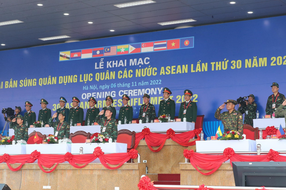 Sáng 6/11, tại Trung tâm Huấn luyện 4 Miếu Môn (Hà Nội), Bộ Quốc phòng Việt Nam tổ chức khai mạc giải bắn súng quân dụng Lục quân các nước ASEAN lần thứ 30 (AARM-03). (Ảnh: Trọng Đức/TTXVN)