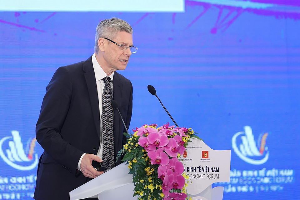 Ông Jonathan Pincus, chuyên gia kinh tế trưởng Chương trình phát triển Liên hợp quốc UNDP tại Việt Nam phát biểu. (Ảnh: Dương Giang/TTXVN)