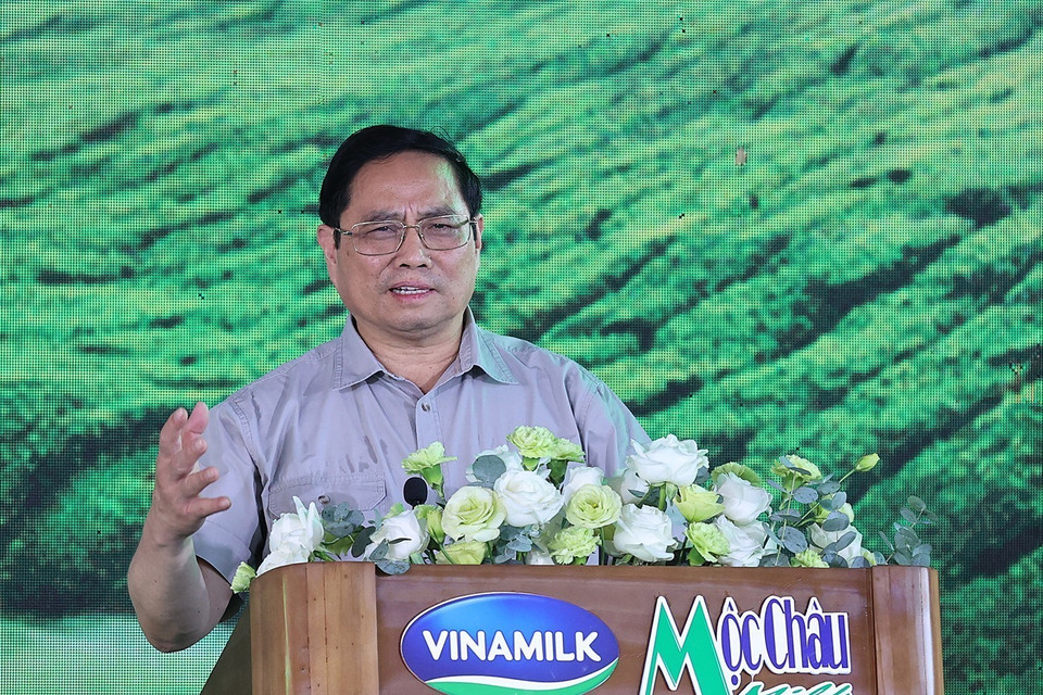 Thủ tướng Phạm Minh Chính phát biểu tại lễ khởi công dự án Tổ hợp Thiên đường sữa Mộc Châu. (Ảnh: Dương Giang/TTXVN)