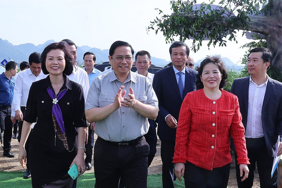  Sáng 28/5, tại Mộc Châu(Sơn La), Thủ tướng Phạm Minh Chính đến dự lễ khởi công dự án Tổ hợp Thiên đường sữa Mộc Châu. (Ảnh: Dương Giang/TTXVN)