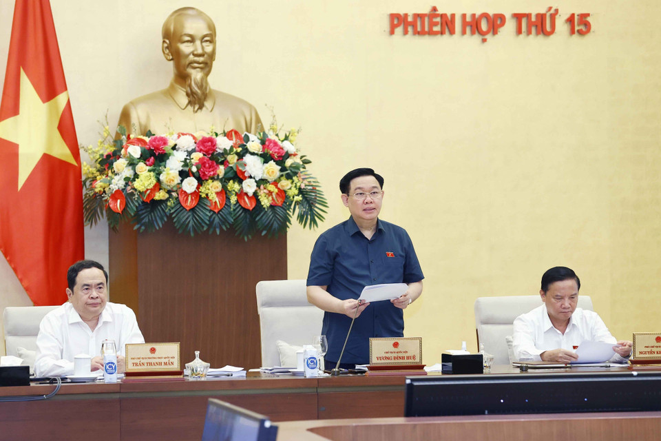 Sáng 12/9, tại Nhà Quốc hội, Chủ tịch Quốc hội Vương Đình Huệ phát biểu khai mạc Phiên họp thứ 15 của Ủy ban Thường vụ Quốc hội để tiến hành giám sát chuyên đề việc thực hiện các nghị quyết của Ủy ban Thường vụ Quốc hội về việc sắp xếp các đơn vị hành chính cấp huyện, cấp xã trong giai đoạn 2019-2021. (Ảnh: Doãn Tấn/TTXVN)