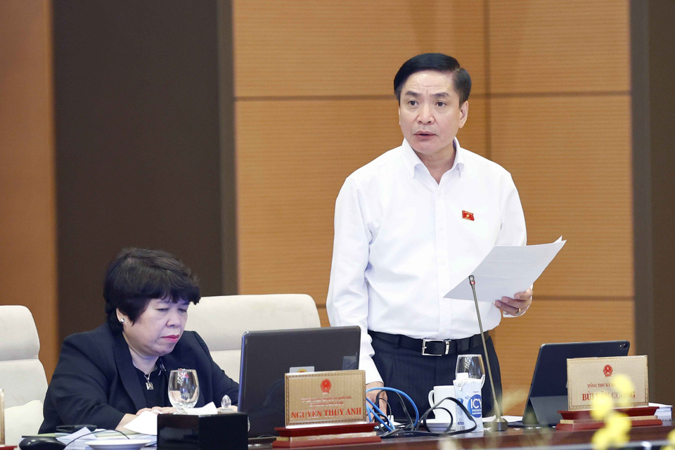 Tổng thư ký Quốc hội, Chủ nhiệm Văn phòng Quốc hội Bùi Văn Cường phát biểu. (Ảnh: Doãn Tấn/TTXVN)