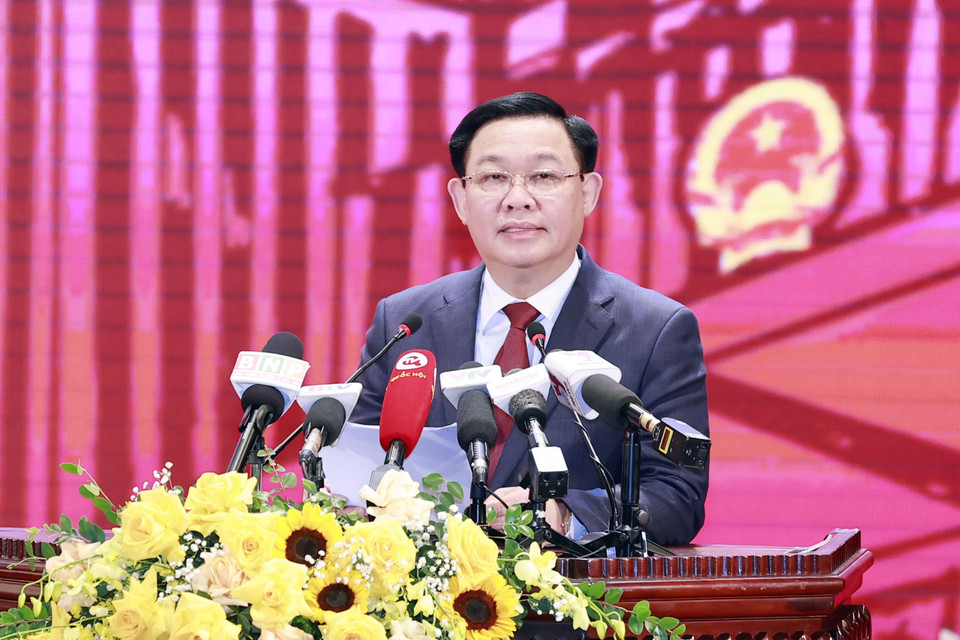 Hình ảnh Chủ tịch Quốc hội Vương Đình Huệ phát biểu tổng kết, bế mạc hội thảo. (Ảnh: Doãn Tấn/TTXVN)