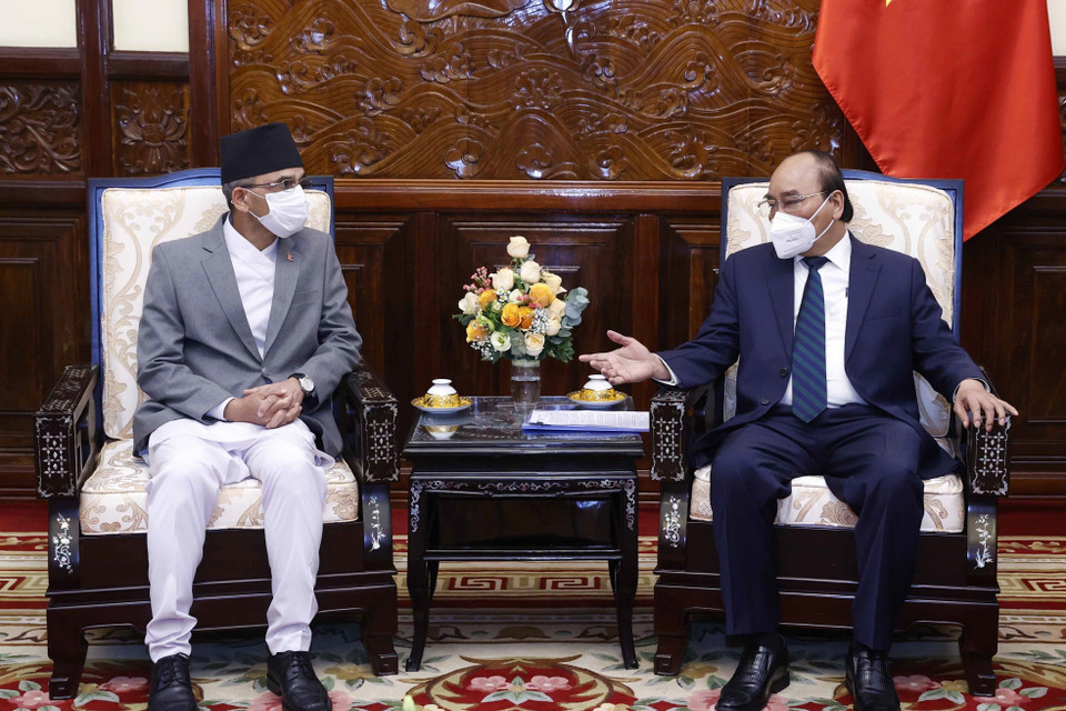 Chủ tịch nước Nguyễn Xuân Phúc tiếp Đại sứ Nepal Ganesh Prasad Dhakal. (Ảnh: Thống Nhất/TTXVN)